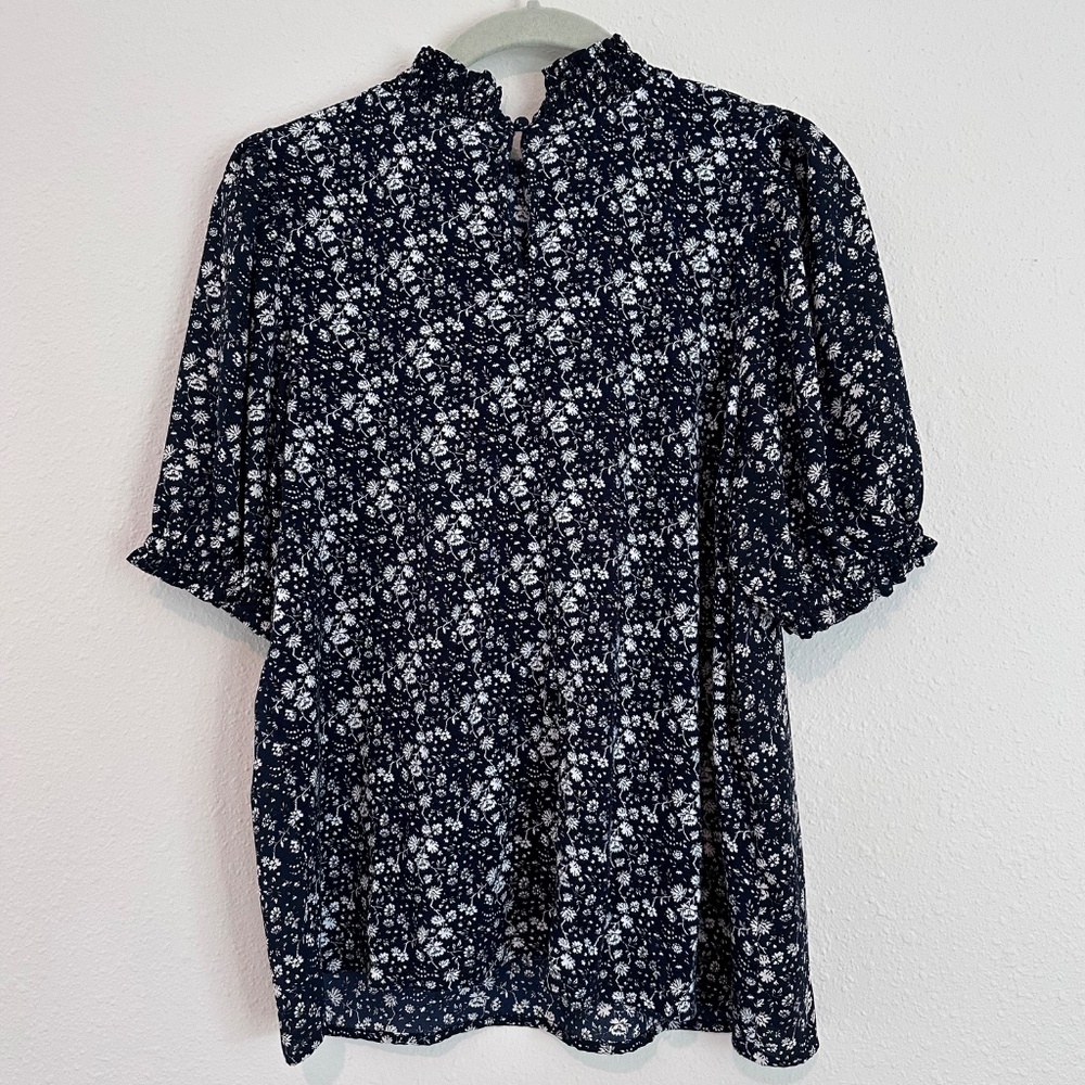 Ann Taylor LOFT Floral Puff Sleeve, Size Medium - Picture 2 of 9